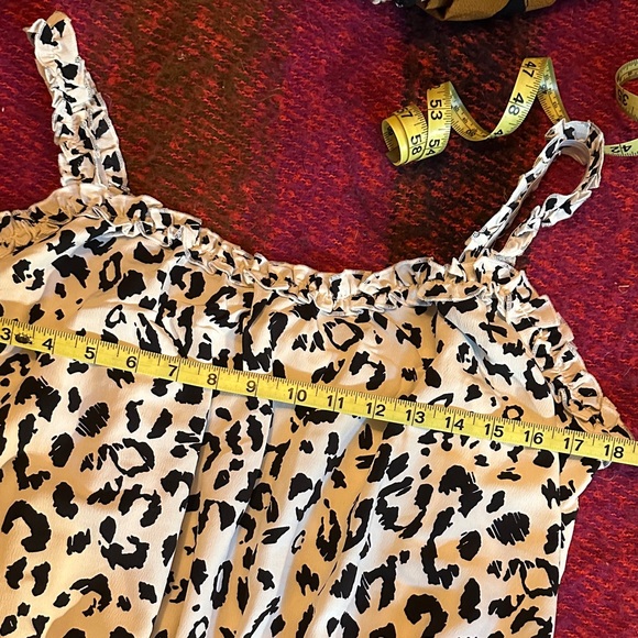Leopard Print Ruffle Crop Top - Picture 2 of 4